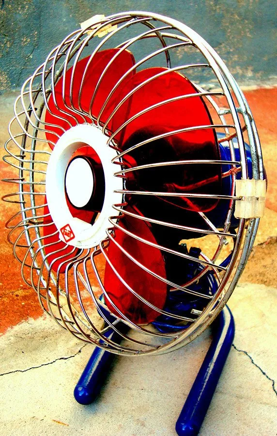 10 Cara Menyelamatkan HP-mu yang Kecemplung Air. Lebih Ampuh daripada Pakai Beras! 18