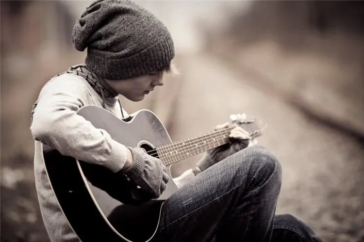 John Mayer, Jason Mraz, Atau Fedi Nuril? Ini 11 Alasan Kenapa Gitaris Itu Layak Jadi Pendampingmu 17