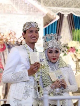 8 Fakta Soal Proses Ta'Aruf Fedi Nuril dan Vanny Widyasasti. Sweet dan Adem di Hati 16