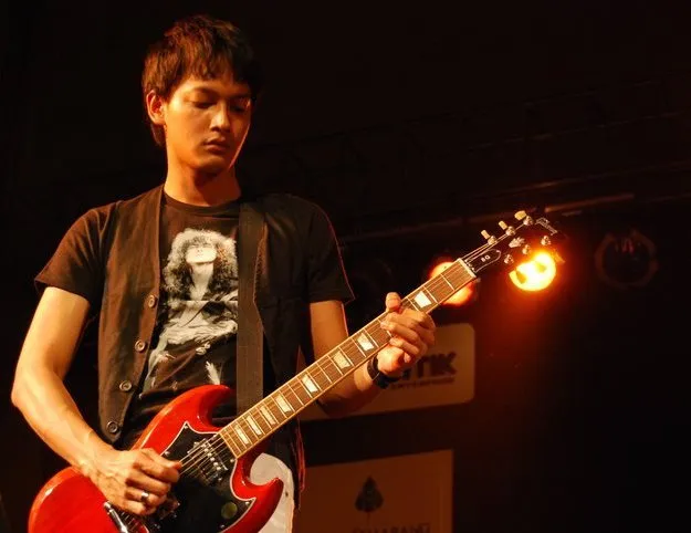 John Mayer, Jason Mraz, Atau Fedi Nuril? Ini 11 Alasan Kenapa Gitaris Itu Layak Jadi Pendampingmu 21