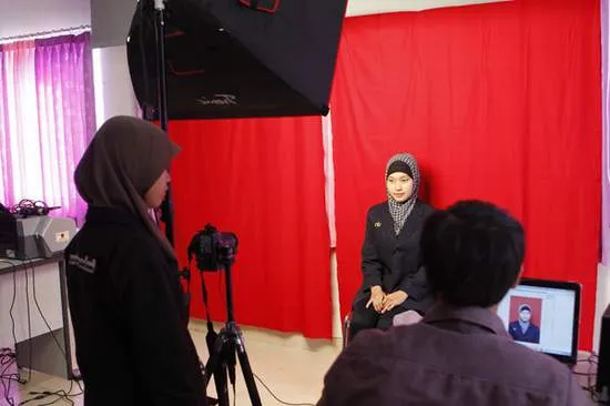 Berikan foto berukuran sesuai atau