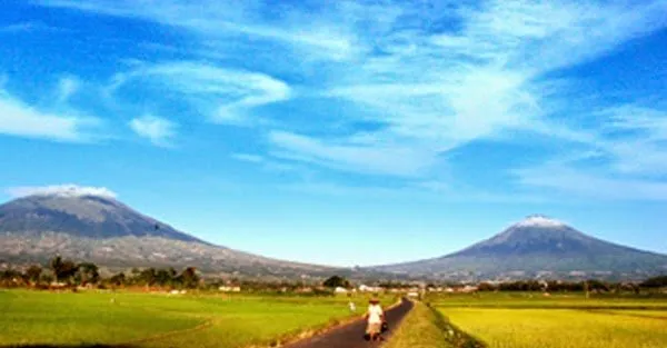 9 Gunung yang Bisa Kamu Daki Kapan Saja. Pas Hujan Juga Nggak Papa! 17