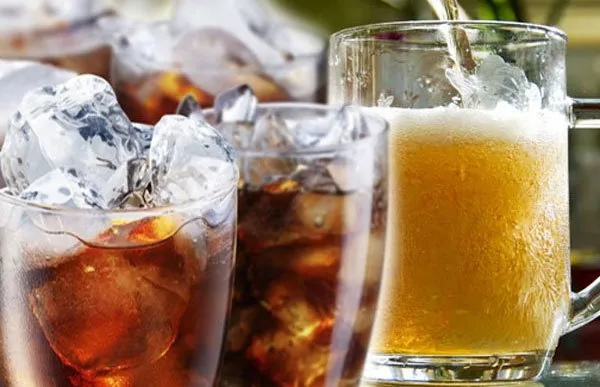 Kurangi atau bahkan hindari berbagai jenis minuman soda dan minuman beralkohol