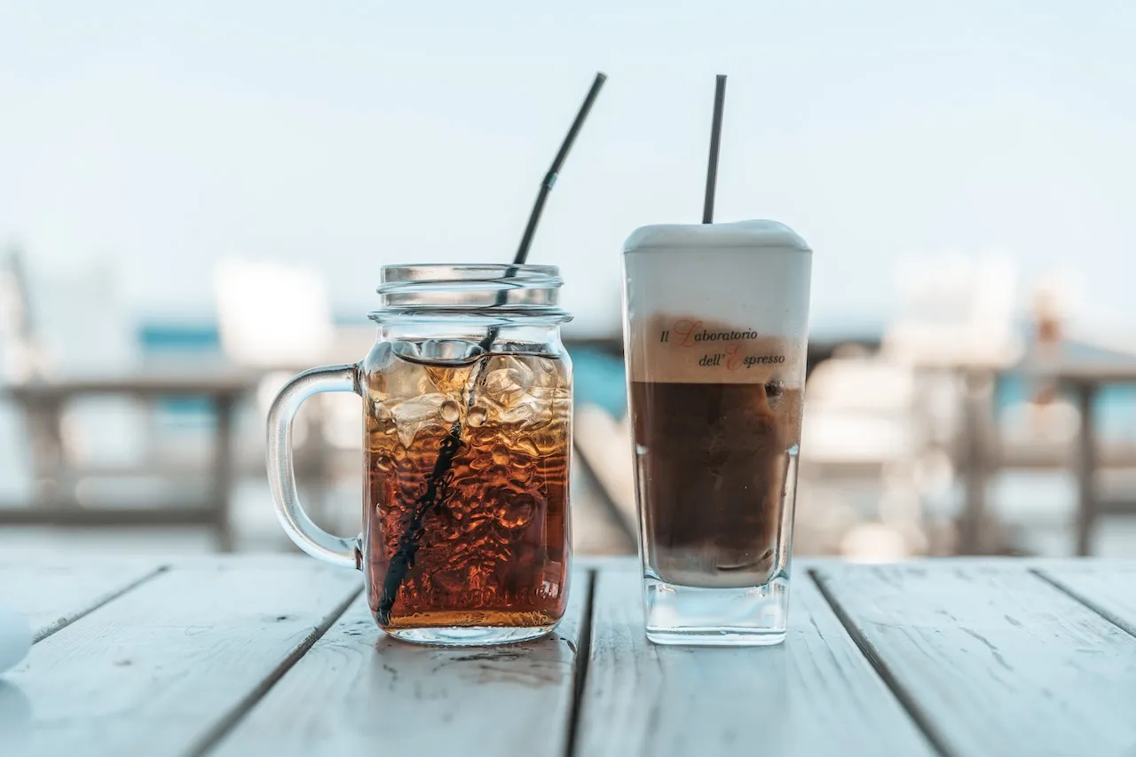 13 Momen Sehari-hari dari Hidup Mereka yang Hidupnya Nggak Lengkap Tanpa Kopi! 23