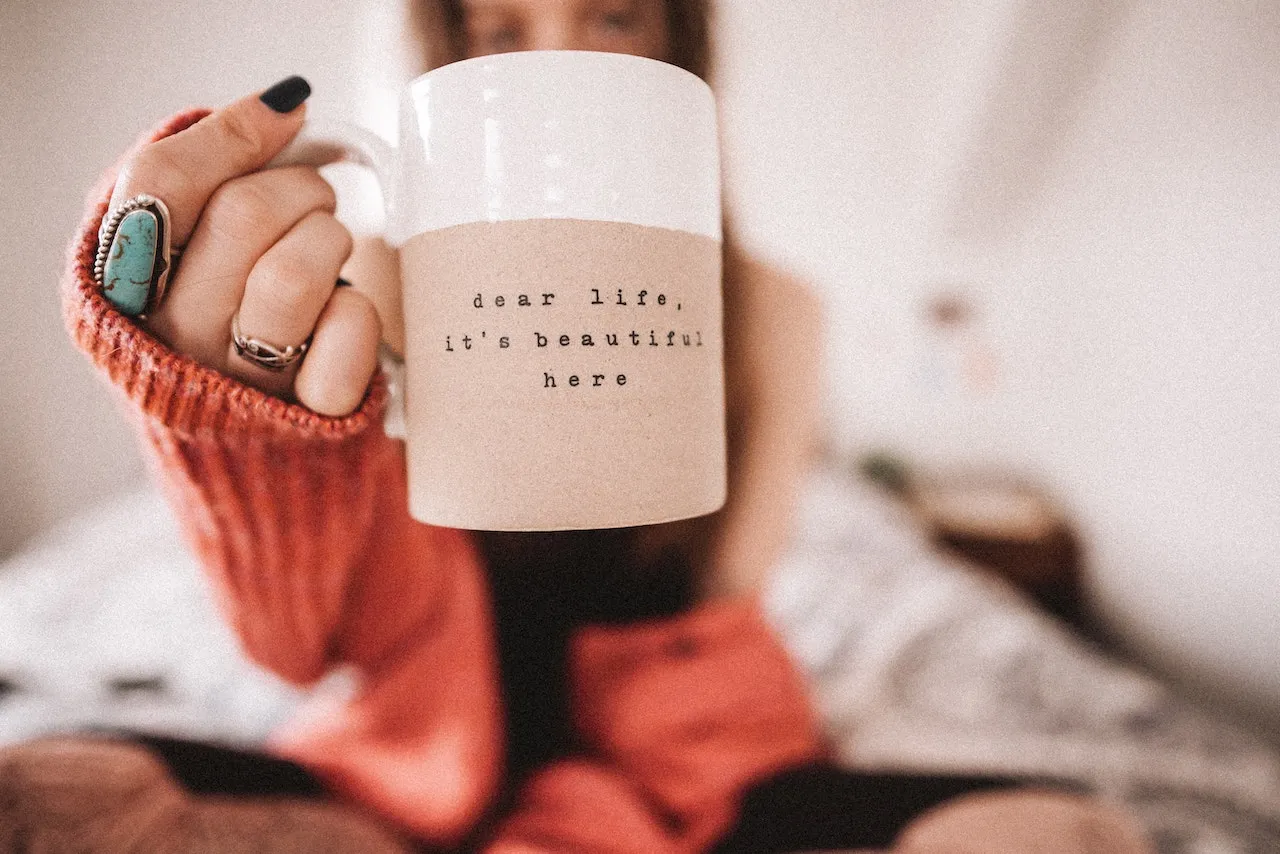13 Momen Sehari-hari dari Hidup Mereka yang Hidupnya Nggak Lengkap Tanpa Kopi! 25