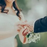 Menikah Bukan Solusi Masalah Kehidupan. Tak Perlu Buru-buru Jika Alasanmu Cuma itu