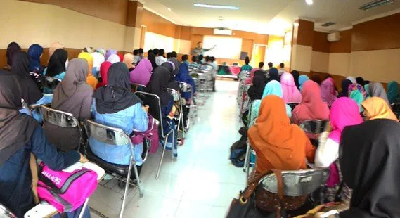 16 Komentar yang Hampir Pasti Bakal Kamu Dapat, Saat Baru Mulai Berhijab 29