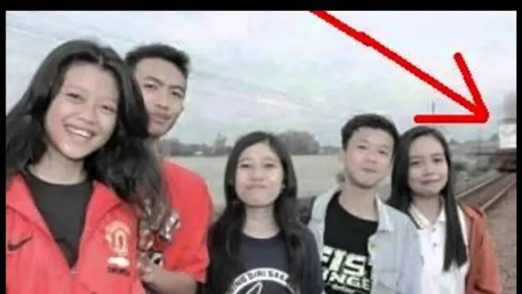 Mengabadikan Foto Diri Sih Sah-Sah Aja. Tapi Jangan Lupakan Keselamatanmu dan Lingkungan Sekitar Juga! 10