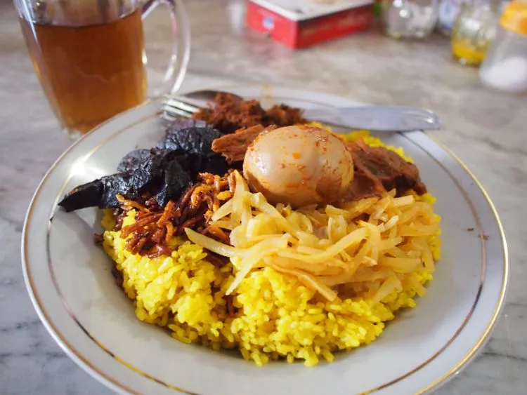 Ragam Kuliner Makassar, Nikmatnya Bikin Nagih! 21
