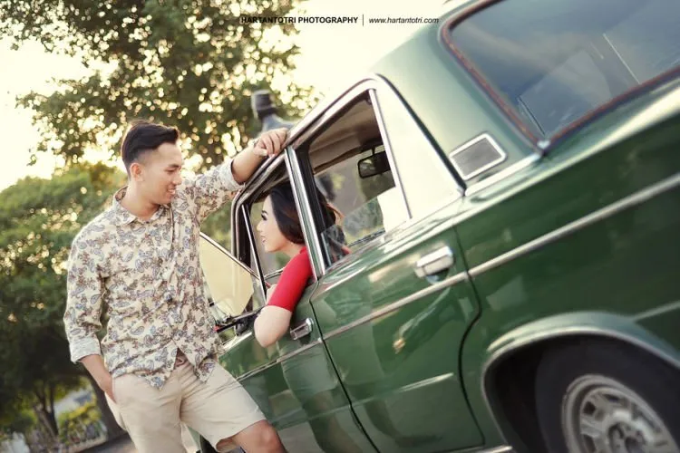 10 Konsep Foto Pre-Wedding yang Menarik dan Sederhana, Tanpa Perlu Tampak Terlalu Mesra 15
