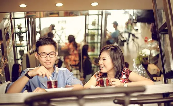 10 Konsep Foto Pre-Wedding yang Menarik dan Sederhana, Tanpa Perlu Tampak Terlalu Mesra 16
