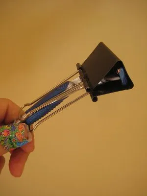 15 Fungsi Bermanfaat Dari Binder Clip yang Nggak Cuma Buat Jepit Kertas Aja 29