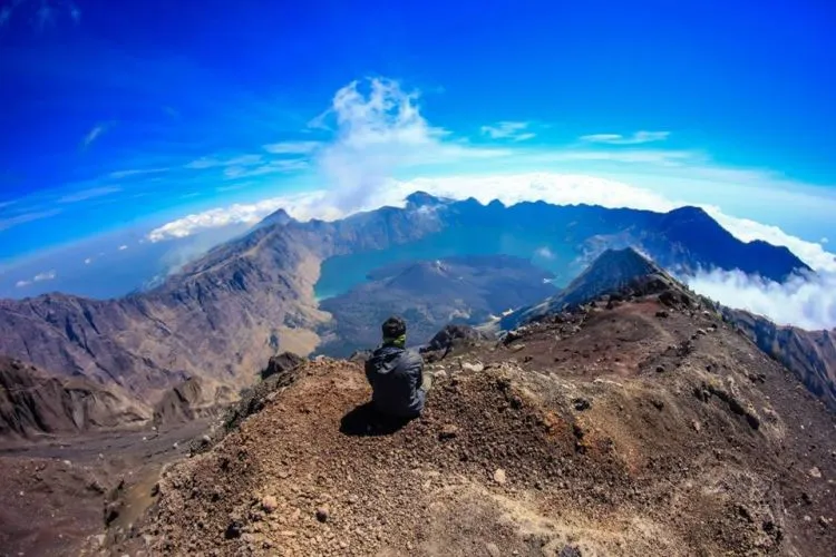 9 Gunung yang Bisa Kamu Daki Kapan Saja. Pas Hujan Juga Nggak Papa! 14
