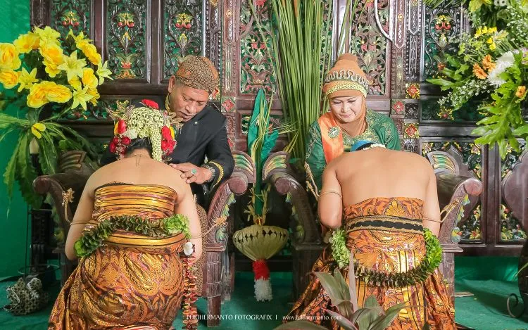 9 Hal yang Menjelaskan: Kenapa Cewek Sering Pengen Ikutan Nikah Tiap Habis ke Kondangan? 10