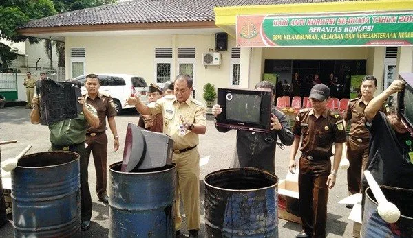 Bukan Perkara Salah dan Benar, Tapi Pak Kusrin yang Hanya Lulusan SD Ini Harusnya Dijadikan Panutan 12
