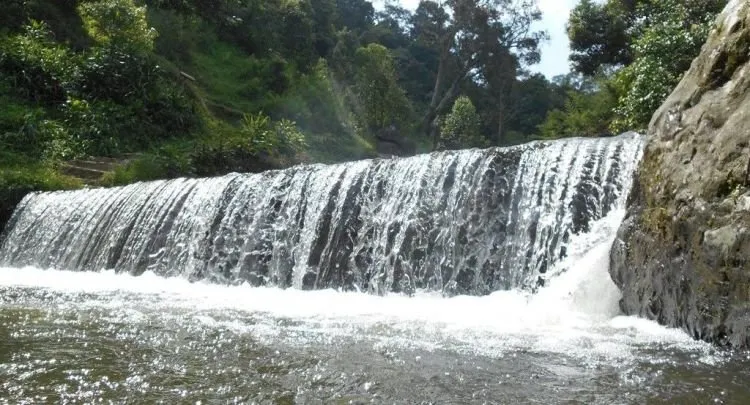 Daftar Air Terjun atau Curug di Jawa Barat yang Indah 14