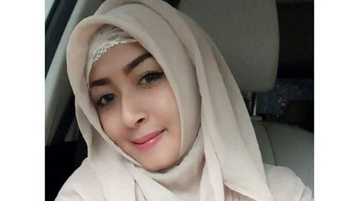 9 Saran Dari Vanny Widyasasti, Buat Cewek-cewek yang Pengen Calon Imam Sekelas Fedi Nuril 15