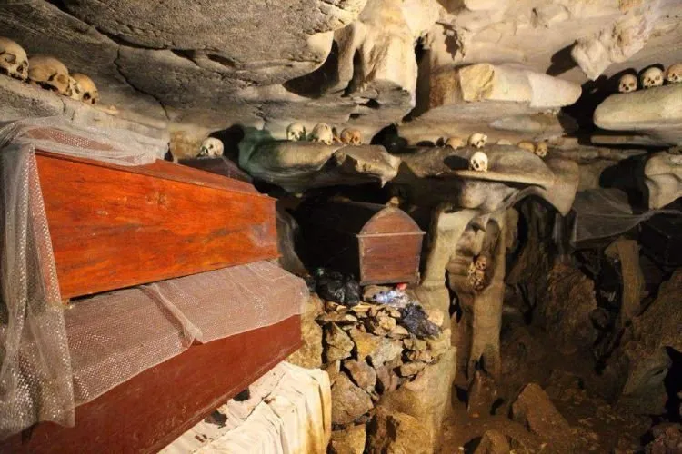 Bukannya Bikin Kamu Bergidik Ketakutan, Wisata Kematian Tana Toraja Justru Bikin Kamu Terpesona! Datang dan Buktikan Deh! 15