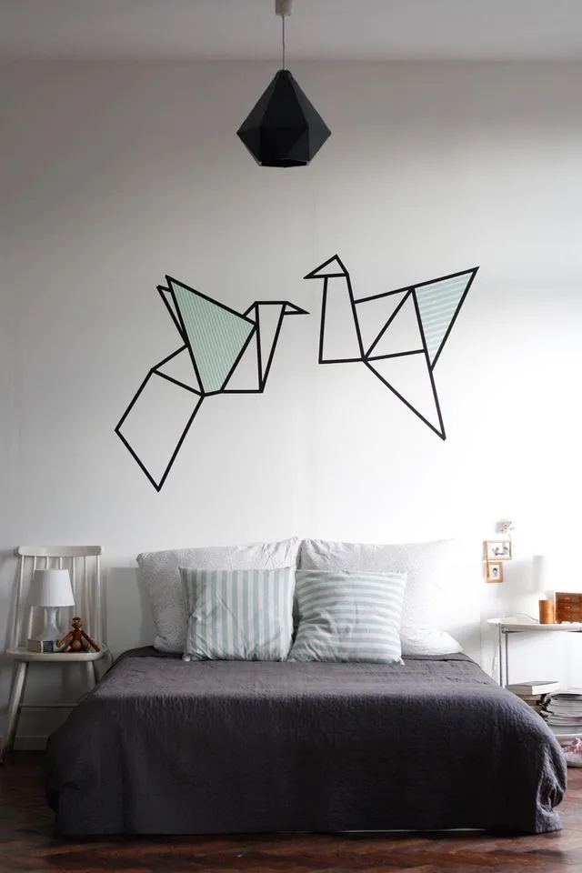 Cuma Bermodal Isolasi Biasa yang Murah, 10 Wall Art Ini Bisa Kamu Bikin Sendiri di Rumah! 20