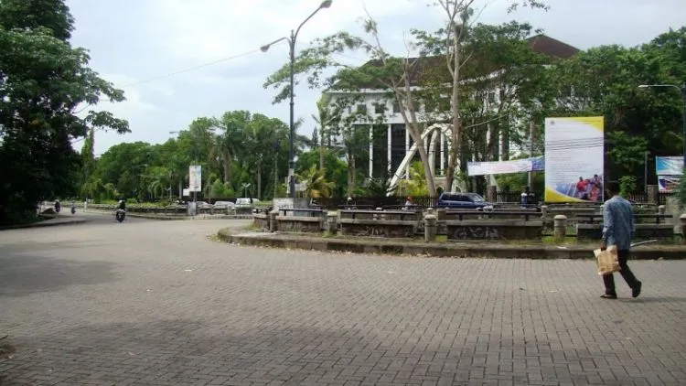 Kamu Sedang Jalan-jalan Ke Jogja? Kalau Kamu Bernyali, Coba Datangi Spot Horor Yang Ada Di Kota Gudeg Ini! 13