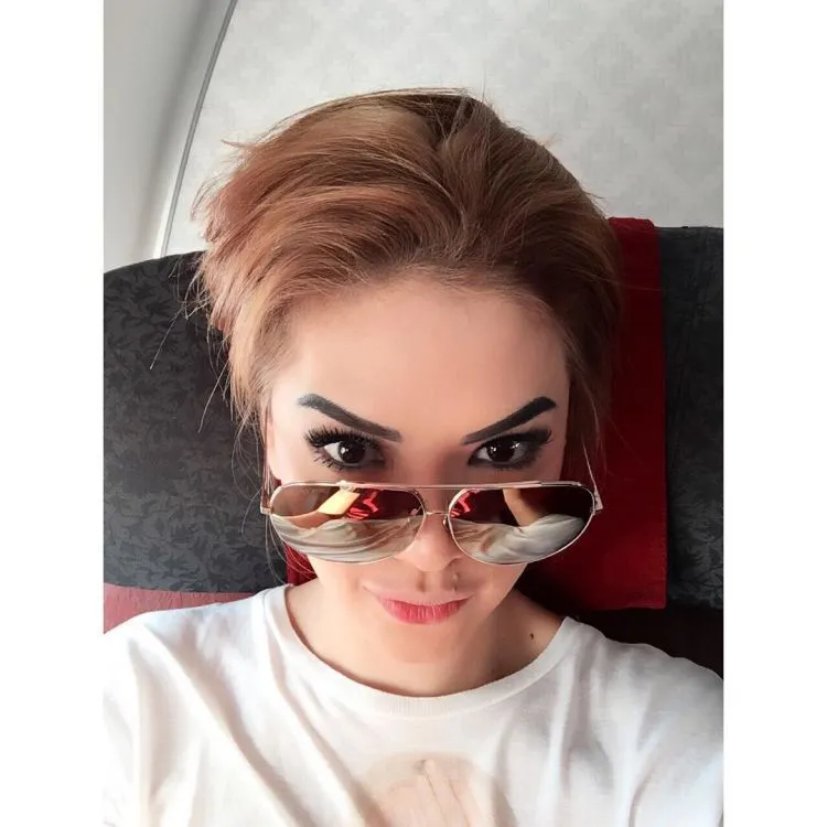 Instagram Artis yang Sebenarnya Diam-diam Sering Dikepoin Sama Cowok. Tapi Mereka Nggak Pernah Mau Ngaku Aja 24