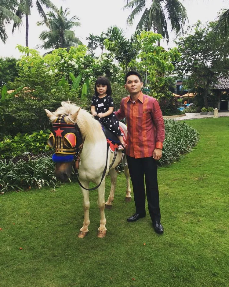 10 Papa Muda Gemesh yang Memanjakan Mata. Duh....Pengen Nikah Nggak Sih Jadinya? 13
