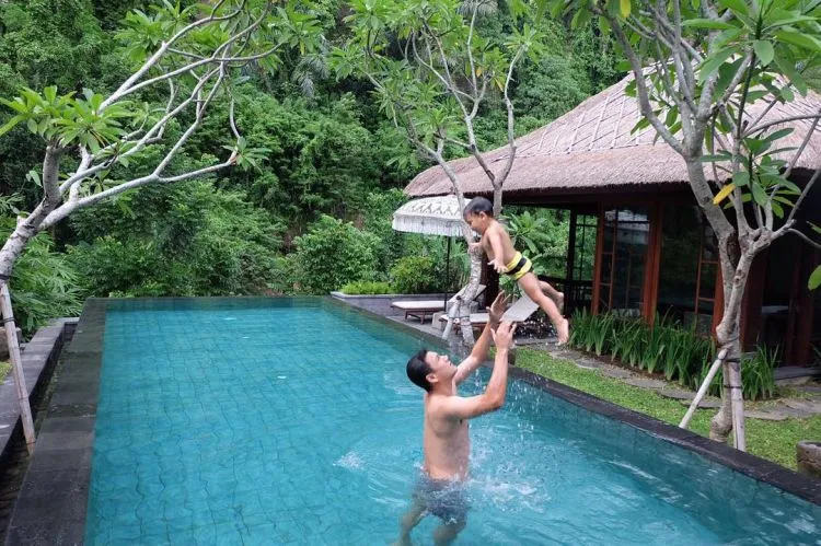 10 Papa Muda Gemesh yang Memanjakan Mata. Duh....Pengen Nikah Nggak Sih Jadinya? 16