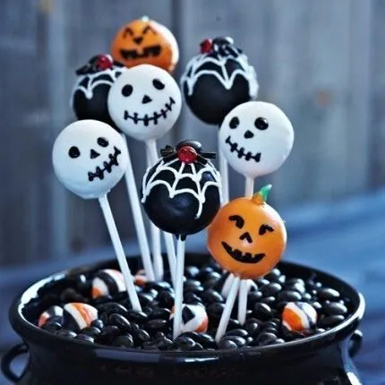 Lupakan Cokelat Buat 14 Februari. Mending Kasih Dia 22 Cake Pops Ini! 41