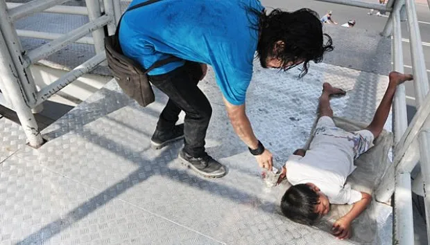 Bukannya Pelit, Ini Kenapa Kamu Selalu Enggan untuk Menyumbang pada Pengemis di Jalanan 12