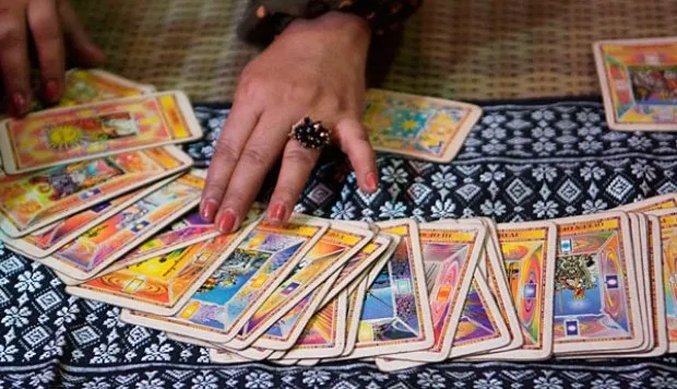 8 Alasan Kenapa Kamu Perlu Berhenti Penasaran Sama Tarot dan Zodiak Mulai Sekarang 14