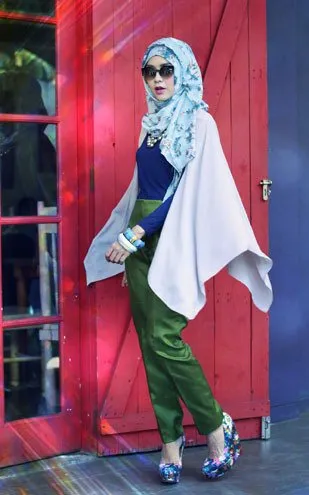 Buat Kamu yang Mulai Belajar Berhijab, 10 Inspirasi Gaya Berbusana Zaskia Adya Mecca Ini Bisa Kamu Tiru 19