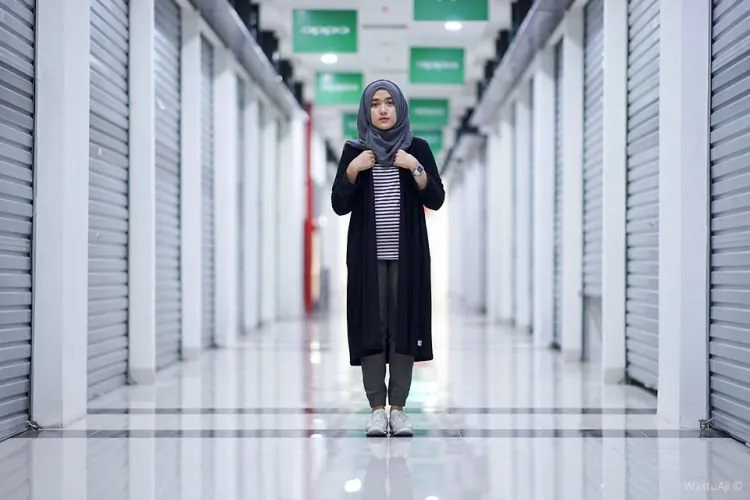 8 Style Untukmu Sehari-hari, Cewek Berhijab yang Ingin Sopan tapi Nggak Terlalu Girly 10