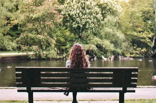 Lagi Nungguin Pacar Orang? 10 Lagu Ini Bakal Bikin Kamu Baper Maksimal! 13
