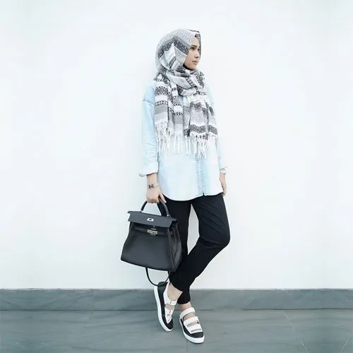 8 Style Untukmu Sehari-hari, Cewek Berhijab yang Ingin Sopan tapi Nggak Terlalu Girly 11