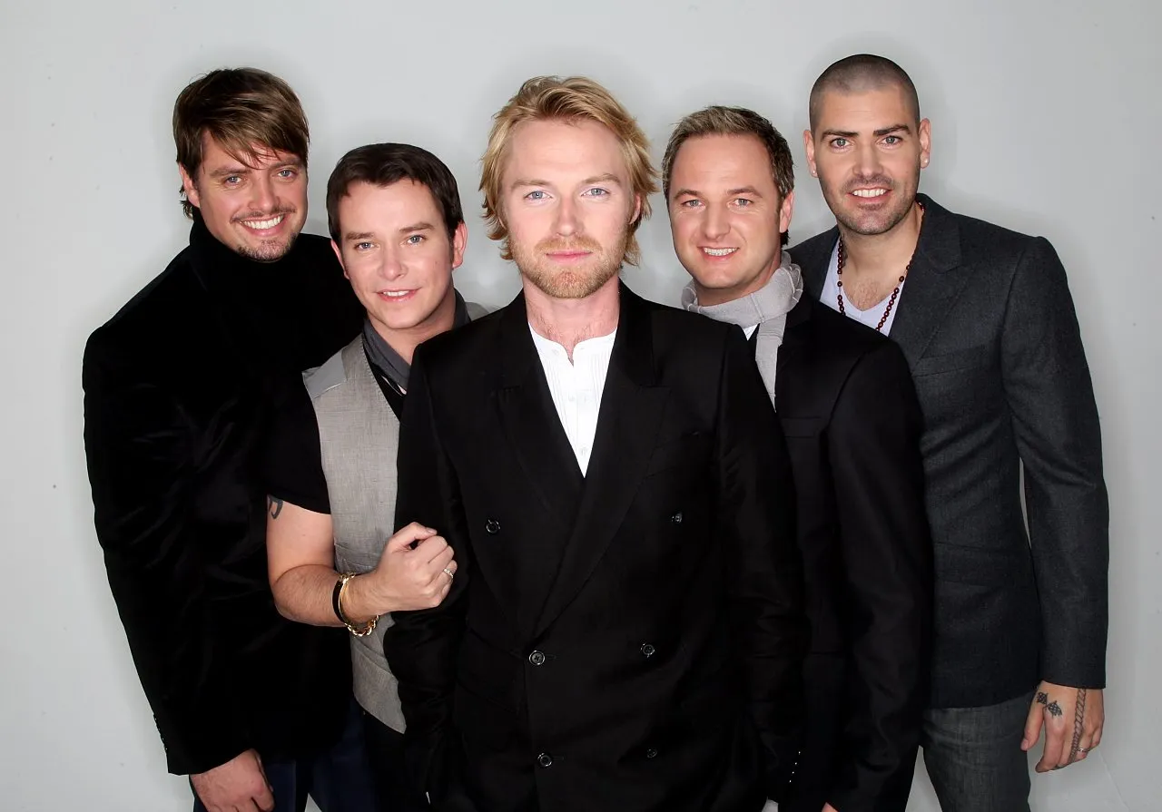 10 Lagu Boyband 90an yang Sampai Sekarang Masih Sering Kamu Dengarkan. Karena Lagu Mereka Terlalu Indah Buat Dilupakan 16