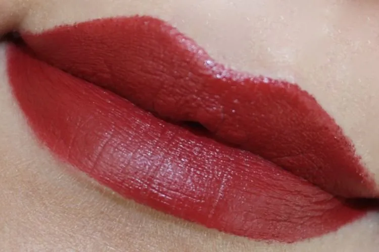 Cewek Wajib Tahu! 7 Panduan Lengkap Menentukan Warna Lipstik Buat Berbagai Acaramu 13