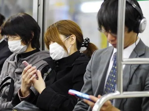 Takut Kena Polusi Atau Aslinya Emang Pemalu? Ini 8 Alasan Dibalik Kebiasaanmu Pakai Masker Penutup Wajah 13