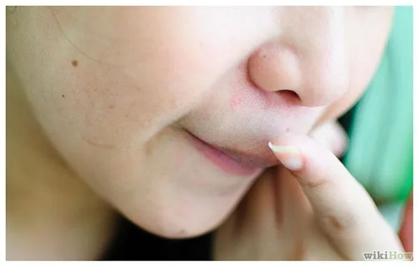 Kamu Suka Pakai Lip Balm Tiap Hari? Mesti Tahu 10 Manfaat yang Sangat Membantu Ini! 12