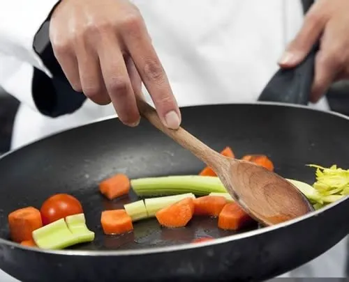 Kita Sering Meremehkan 5 Kebiasaan di Dapur Ini. Padahal Demi Kesehatan, Mengubahnya Penting Sekali! 8