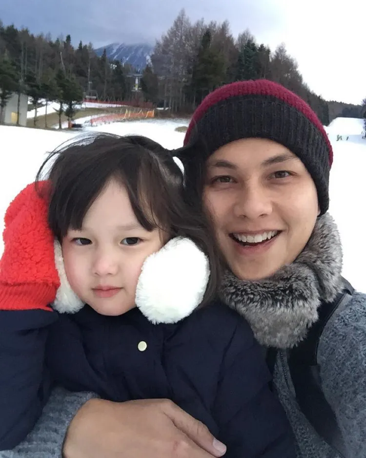 10 Papa Muda Gemesh yang Memanjakan Mata. Duh....Pengen Nikah Nggak Sih Jadinya? 14