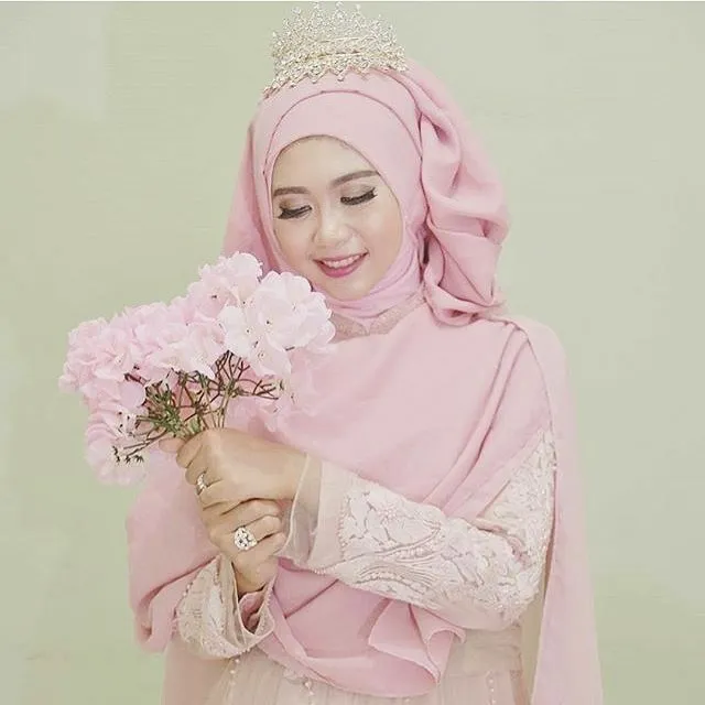 9 Inspirasi Jilbab Simpel nan Elegan, Untukmu Calon Pengantin Yang Ingin Tampil Menawan 14