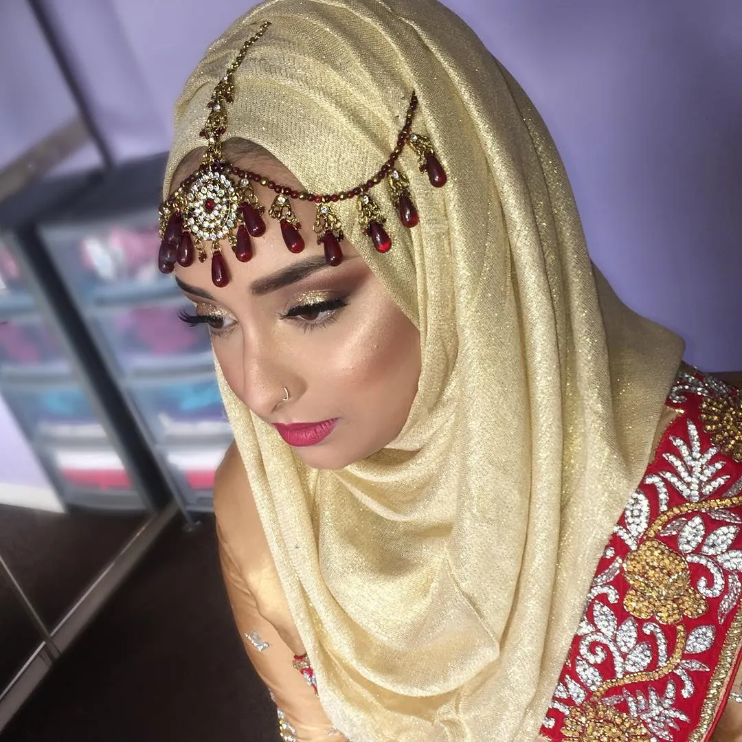 9 Inspirasi Jilbab Simpel nan Elegan, Untukmu Calon Pengantin Yang Ingin Tampil Menawan 17