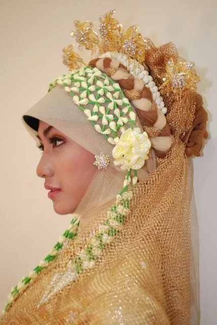 9 Inspirasi Jilbab Simpel nan Elegan, Untukmu Calon Pengantin Yang Ingin Tampil Menawan 15