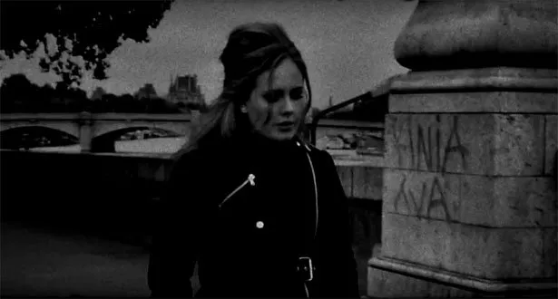 Bukan Cuma Lagunya yang Jadi Soundtrack Baper. 15 Hal Ini Bikin Adele Layak Jadi Role Model Kita 23