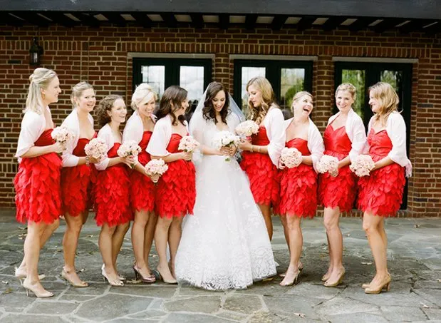 12 Inspirasi Gaun Bridesmaid Ini Cocok Kamu Berikan Untuk Sahabat yang Selalu Setia. Karena Pernikahanmu Juga Hari Bahagia Bagi Mereka 21