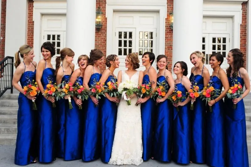 12 Inspirasi Gaun Bridesmaid Ini Cocok Kamu Berikan Untuk Sahabat yang Selalu Setia. Karena Pernikahanmu Juga Hari Bahagia Bagi Mereka 17