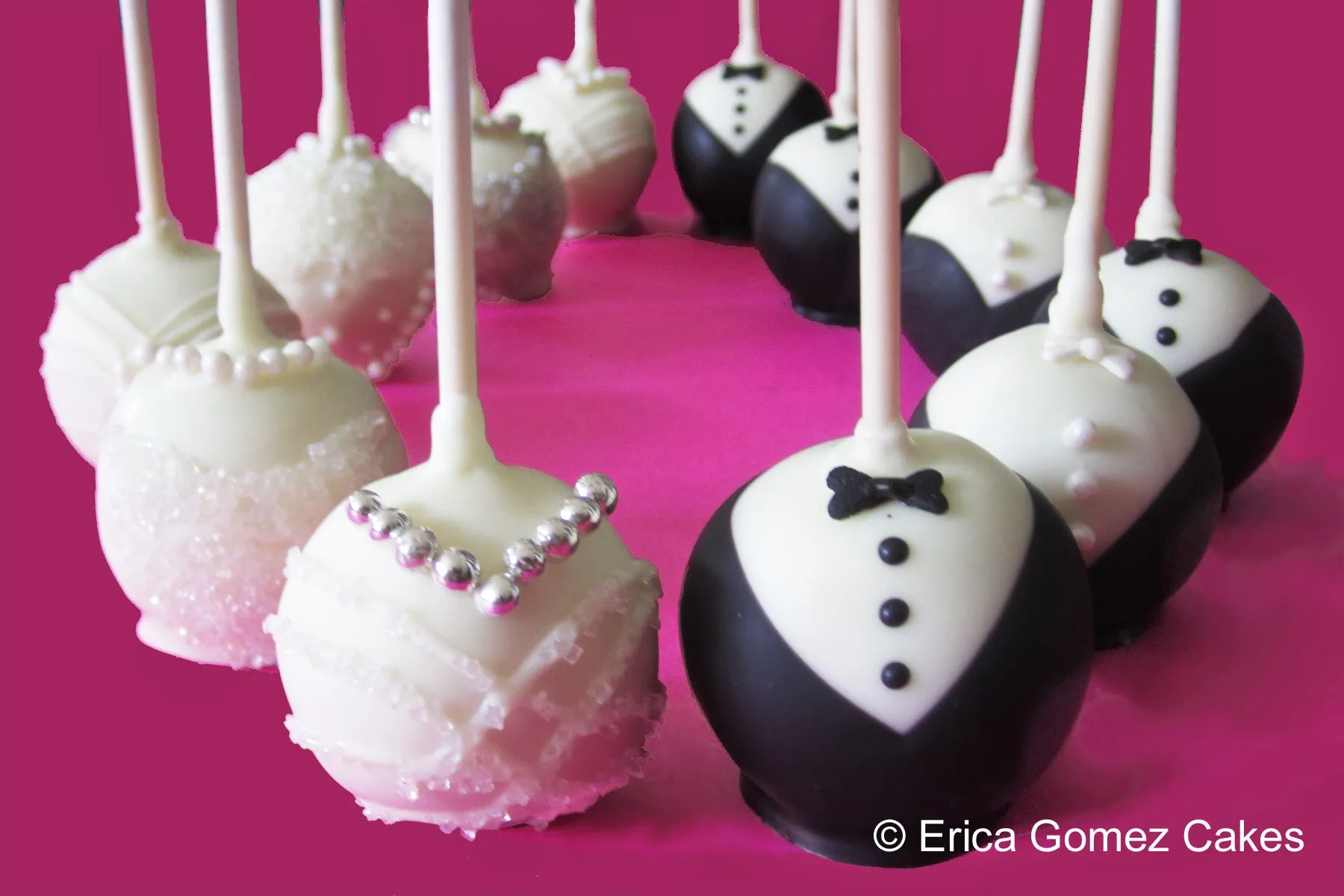 Lupakan Cokelat Buat 14 Februari. Mending Kasih Dia 22 Cake Pops Ini! 26
