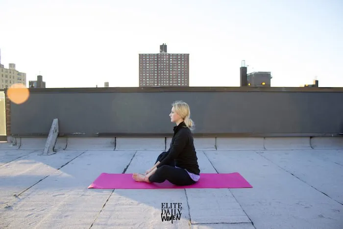 Coba 6 Pose Yoga Gampang Ini! Biar Tidurmu Nyenyak dan Nggak Insomnia Lagi 11
