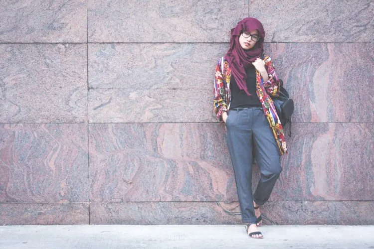 8 Style Untukmu Sehari-hari, Cewek Berhijab yang Ingin Sopan tapi Nggak Terlalu Girly 15