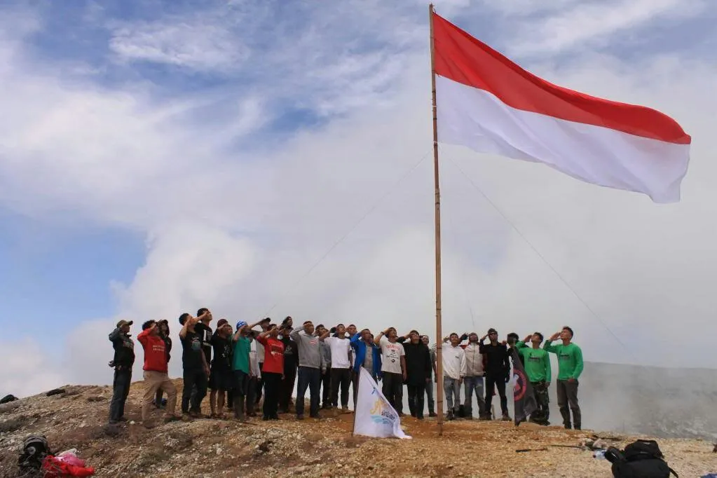 Sebelum Memutuskan Hormat Bendera Itu Haram, Sudahkah 6 Hal Ini Pak Cholil Pertimbangkan? 9